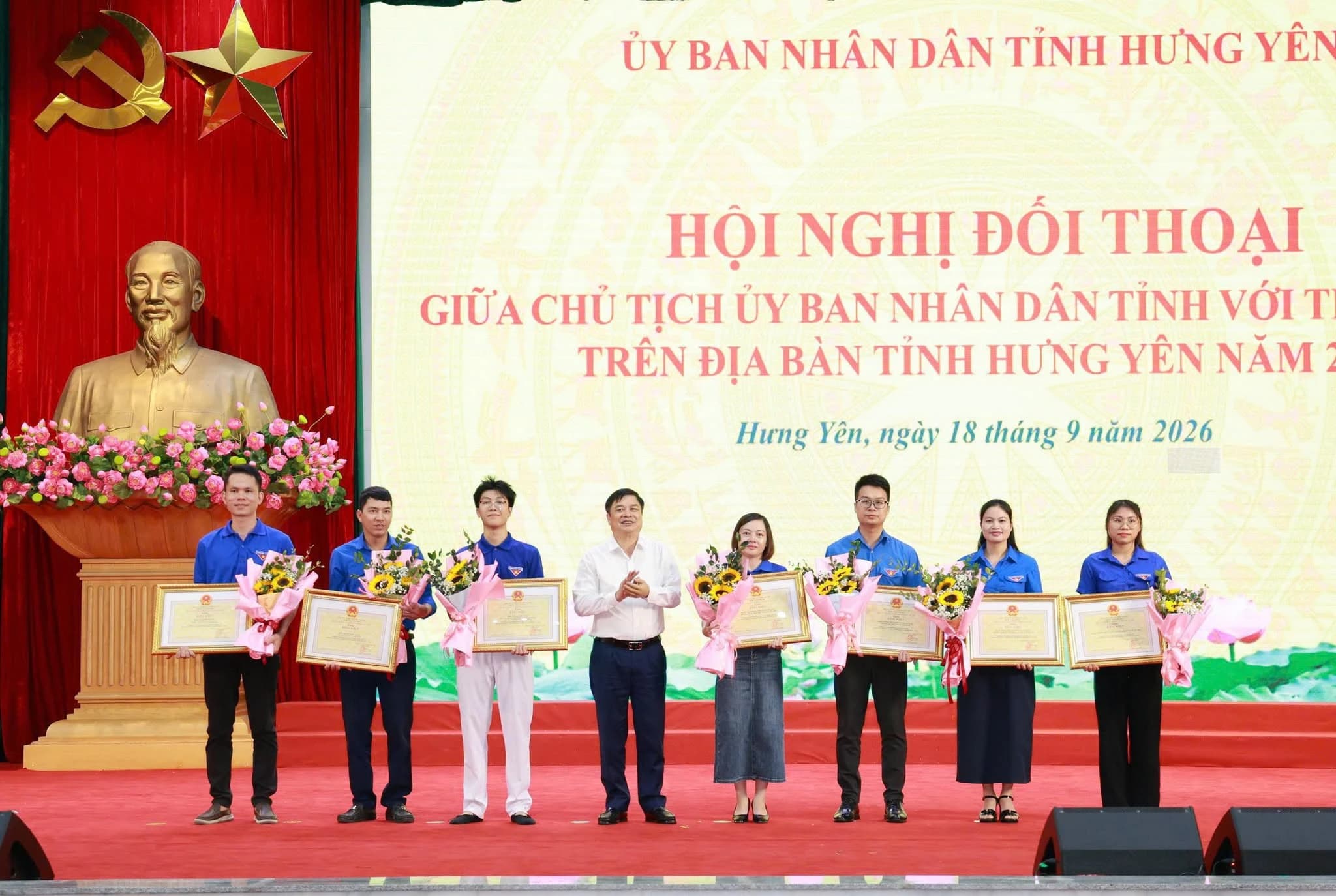 🔥 TUỔI TRẺ HYUTE GÓP TIẾNG NÓI TẠI DIỄN ĐÀN ĐỐI THOẠI VỚI CHỦ TỊCH UBND TỈNH HƯNG YÊN